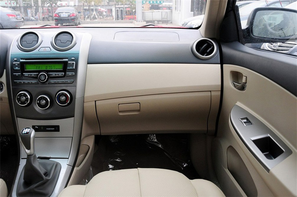 比亚迪G3 2012款 1.5L MT 豪华型 内饰