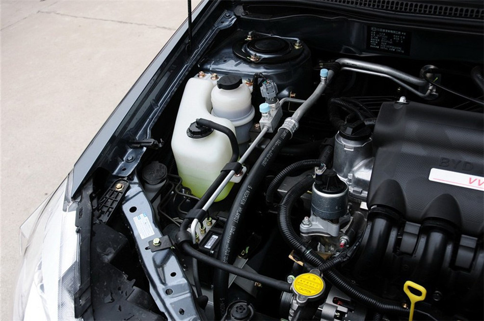 比亚迪G3 2012款 1.5L MT 豪华型 引擎底盘