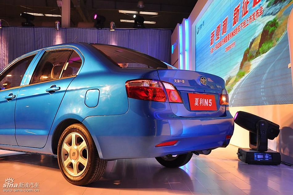 夏利N5上市现场图