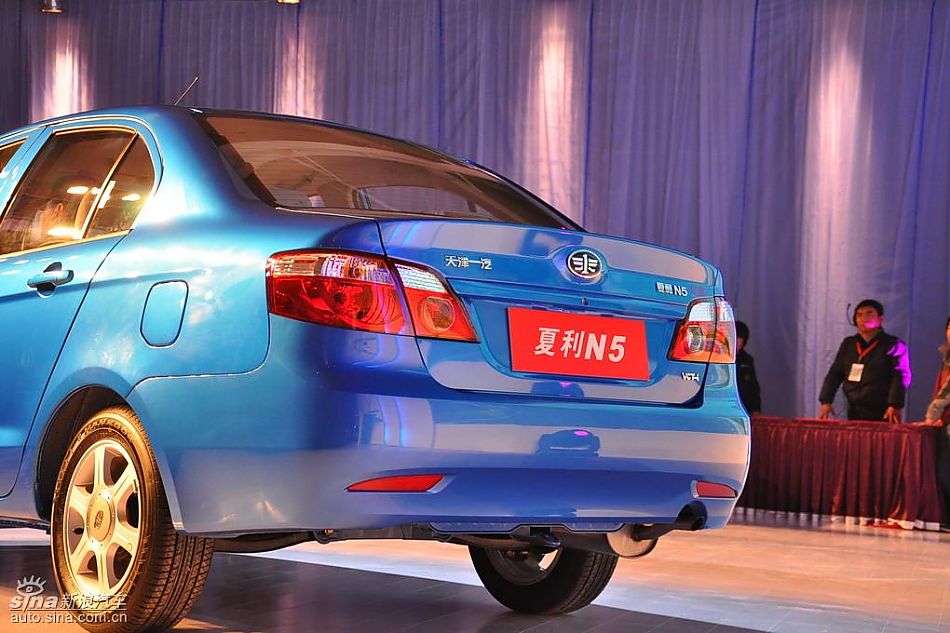 夏利N5上市现场图