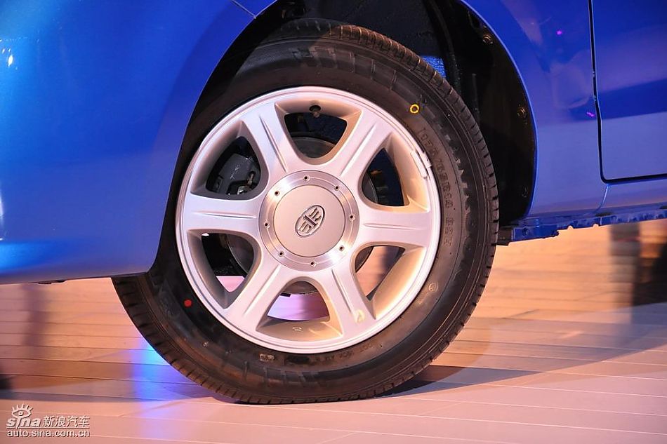 夏利N5上市现场图