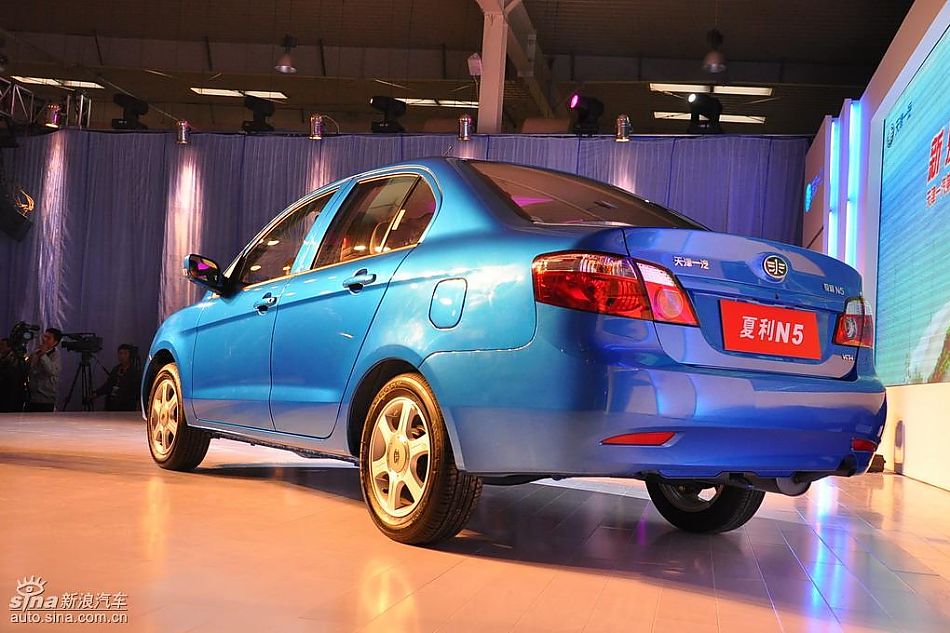 夏利N5上市现场图