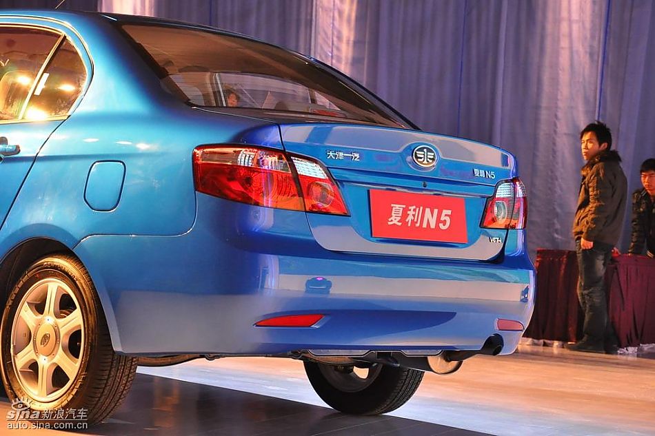夏利N5上市现场图
