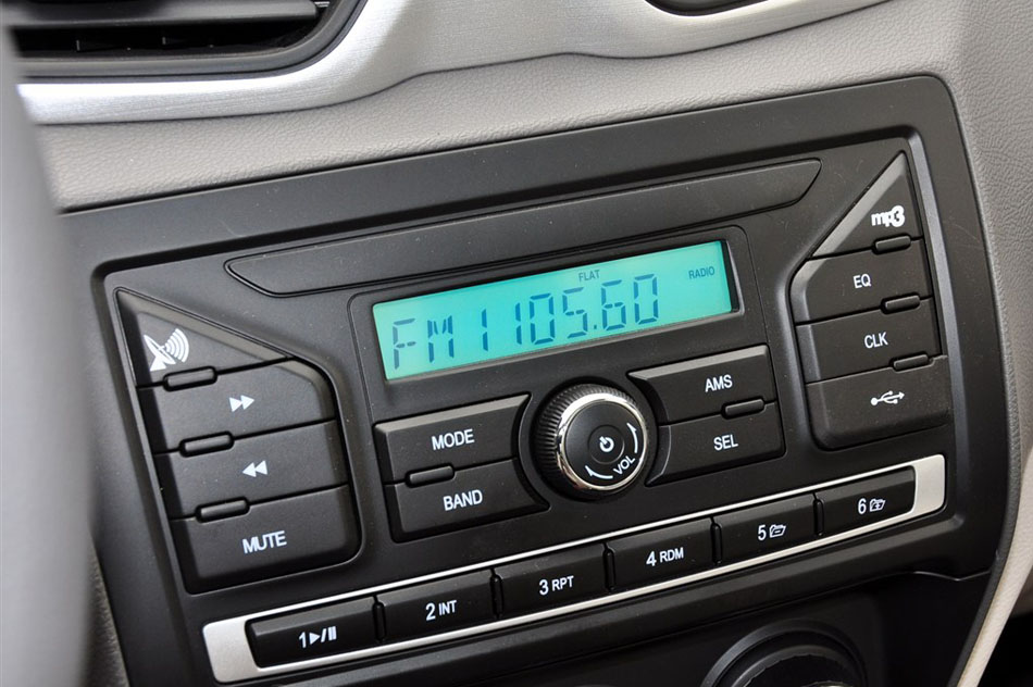 2014款 1.3L 手动豪华型 内饰