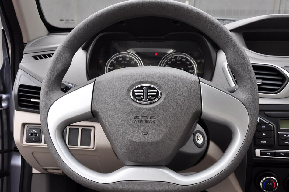 2014款 1.3L 手动豪华型 内饰