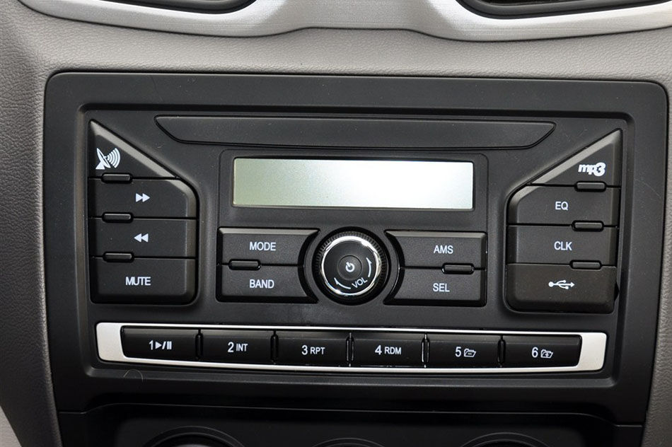 2014款 1.3L 手动豪华型 内饰