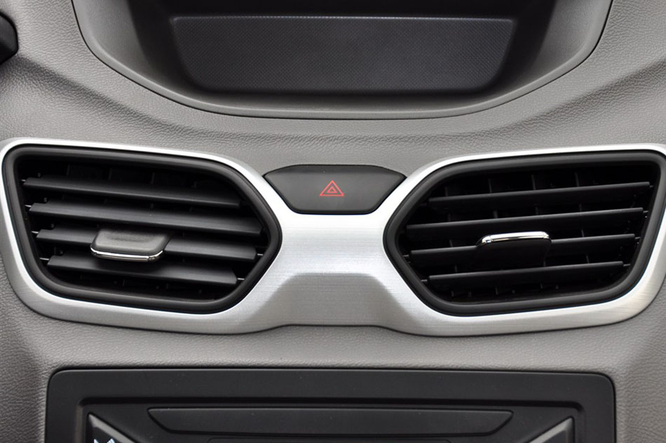 2014款 1.3L 手动豪华型 内饰