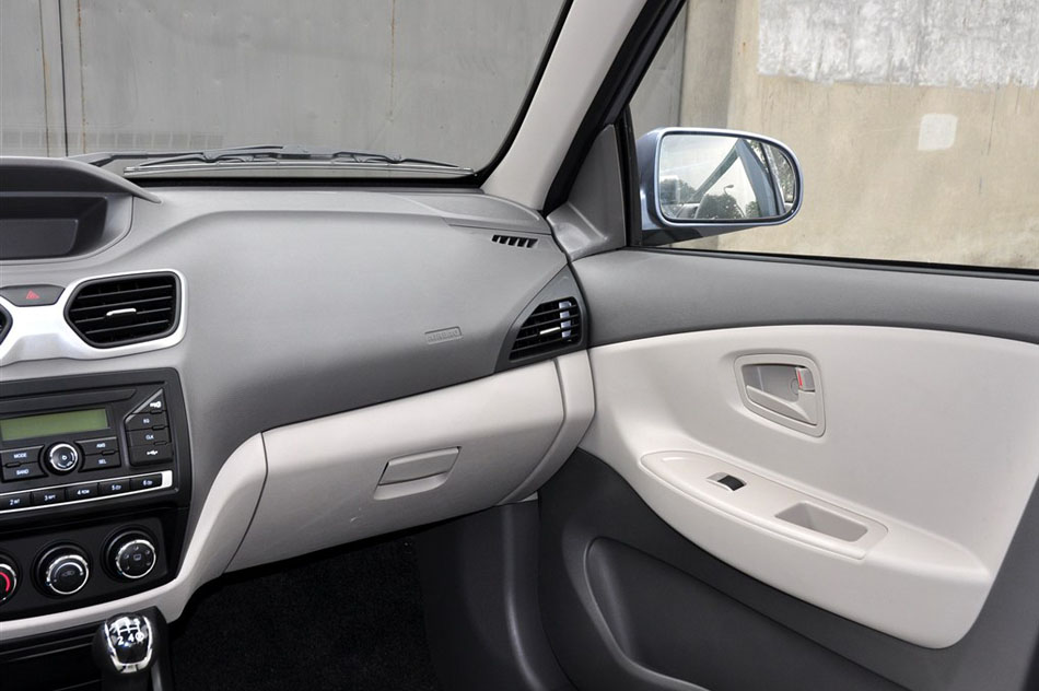 2014款 1.3L 手动豪华型 内饰