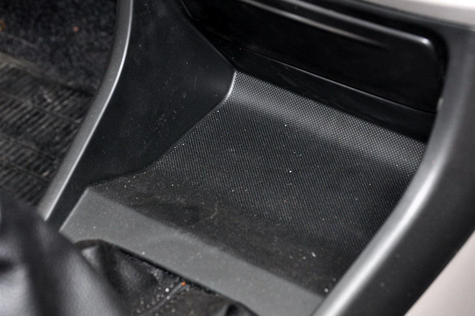 2014款 1.3L 手动豪华型 座椅空间