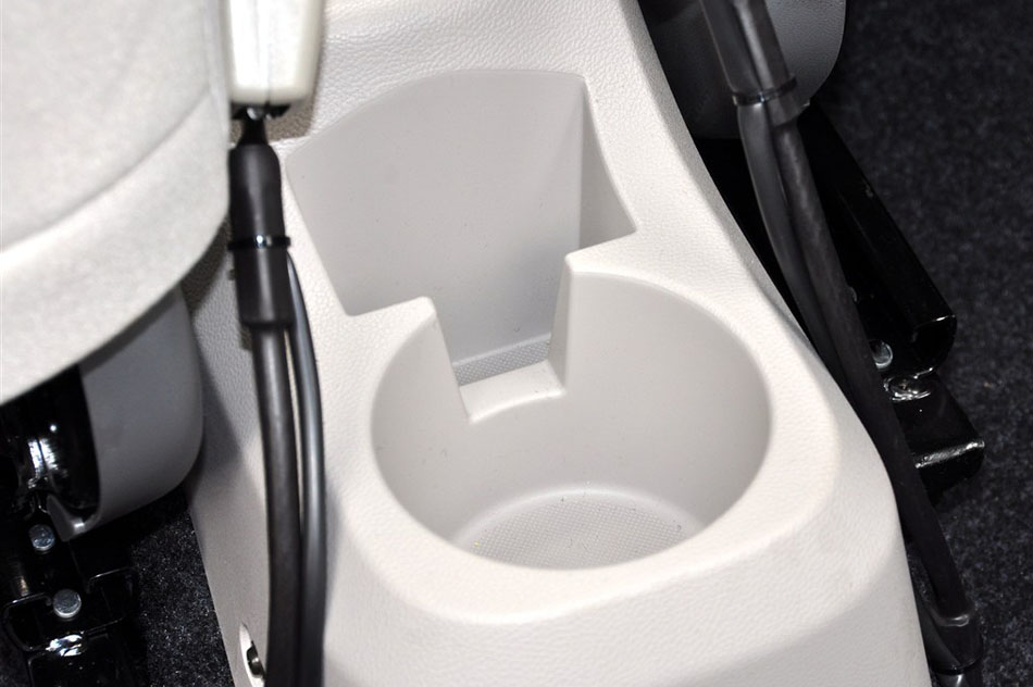 2014款 1.3L 手动豪华型 座椅空间