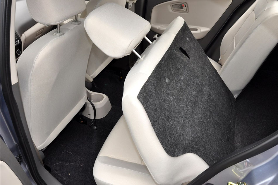 2014款 1.3L 手动豪华型 座椅空间