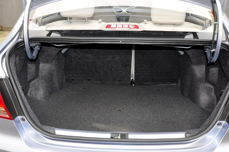 2014款 1.3L 手动豪华型 座椅空间