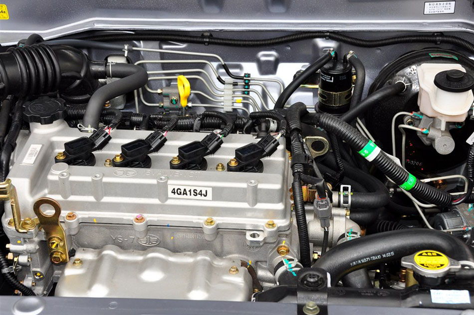 2014款 1.3L 手动豪华型 引擎底盘