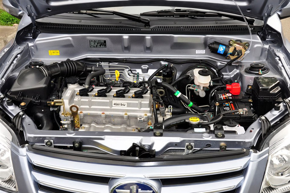 2014款 1.3L 手动豪华型 引擎底盘