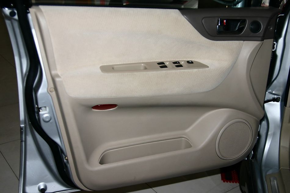 东南汽车菱绅电动车门