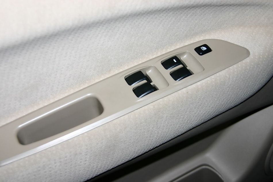 东南汽车菱绅电动车门