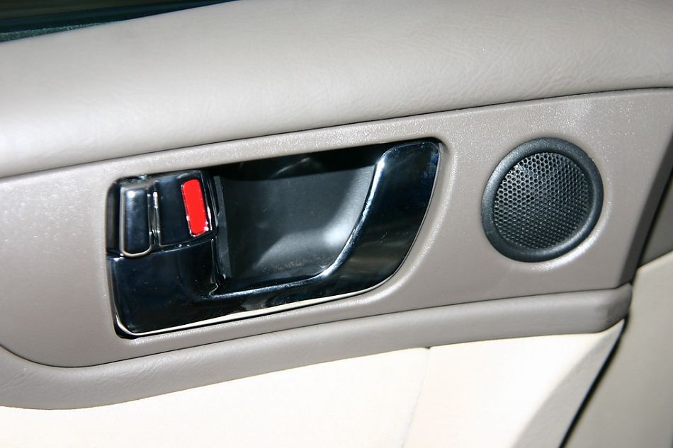 东南汽车菱绅车门内部