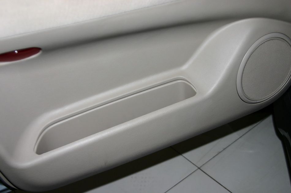 东南汽车菱绅车门内部