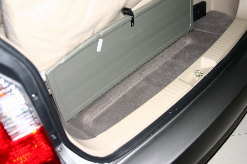 东南汽车菱绅后备厢