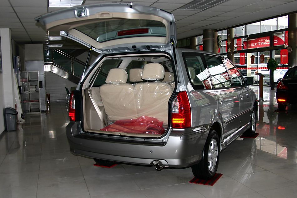 东南汽车菱绅尾部