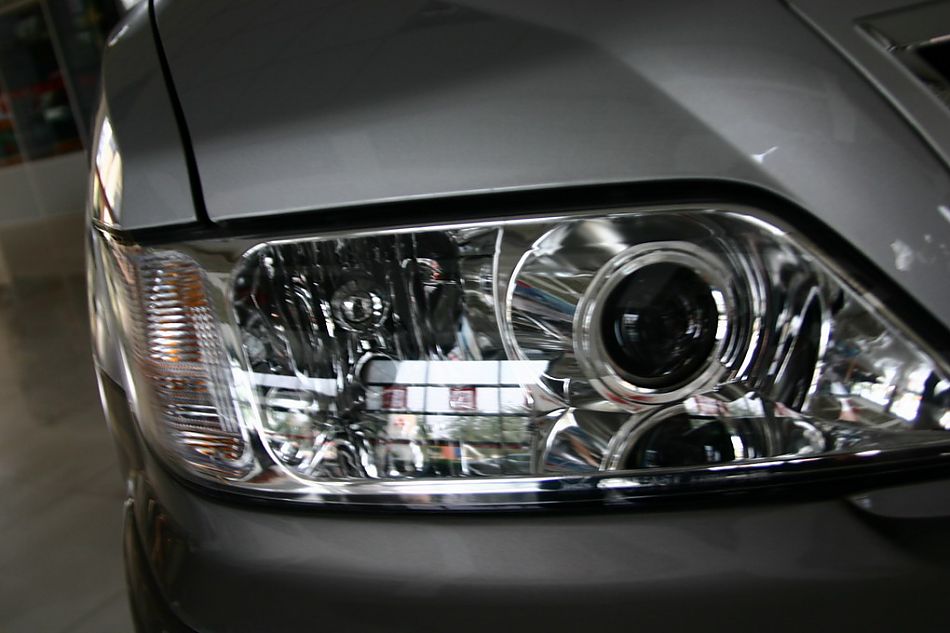 东南汽车菱绅前大灯