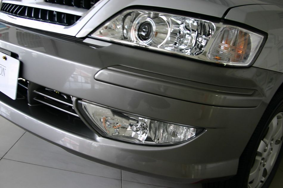 东南汽车菱绅前大灯