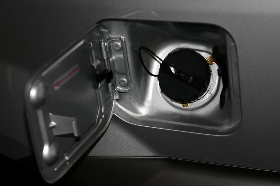 东南汽车菱绅油箱盖