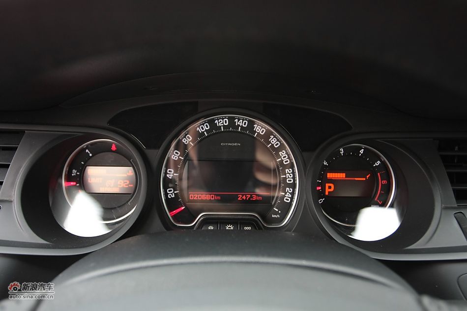 2010款东风雪铁龙C5 2.3L尊贵型