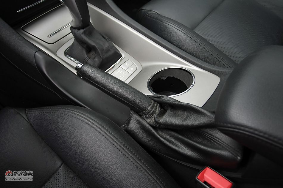 2010款东风雪铁龙C5 2.3L尊贵型