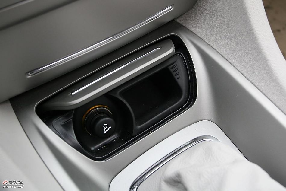 东风雪铁龙C5 2.3L尊雅型