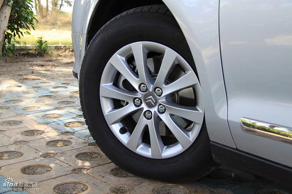 东风雪铁龙C5外观实拍图