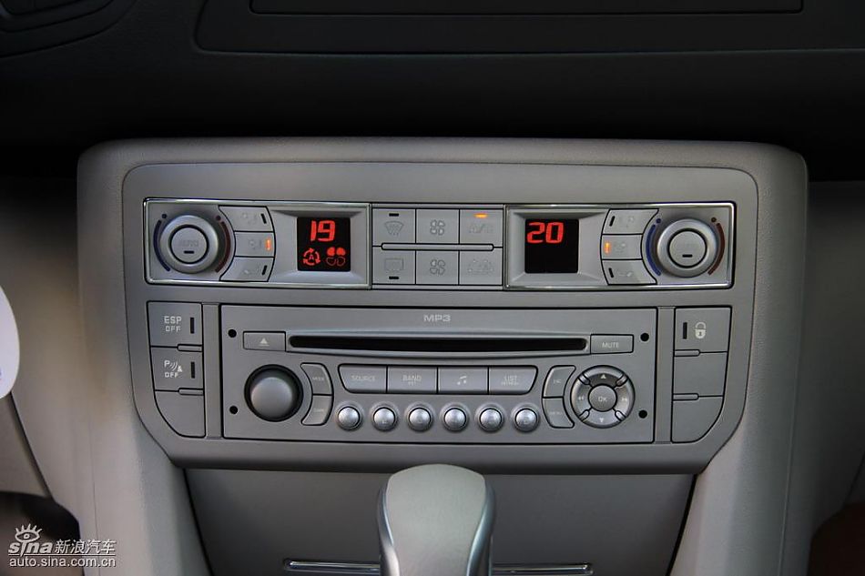 东风雪铁龙C5内饰实拍图
