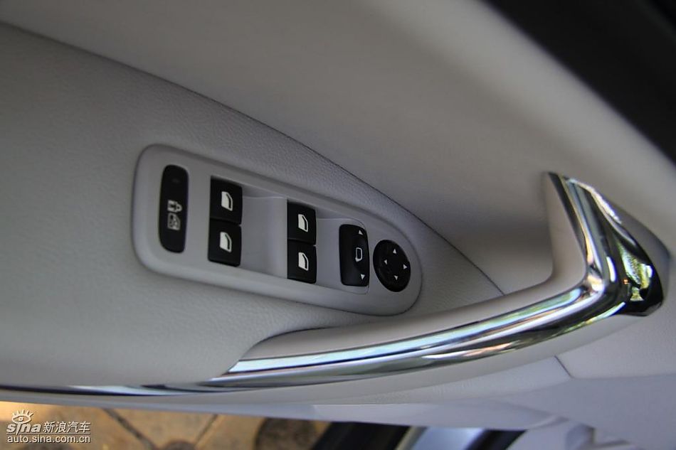 东风雪铁龙C5内饰实拍图