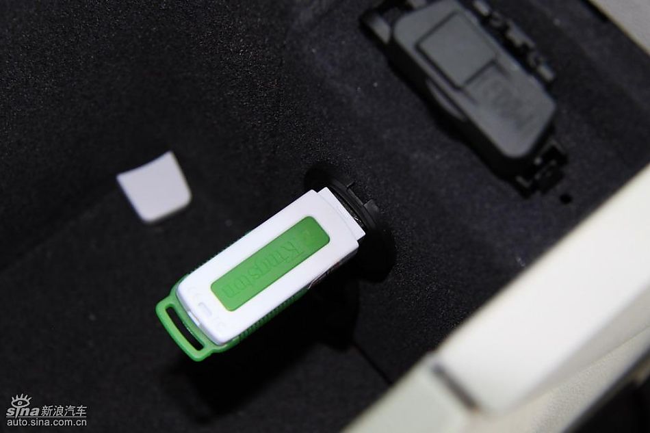 东风雪铁龙C5内饰实拍图