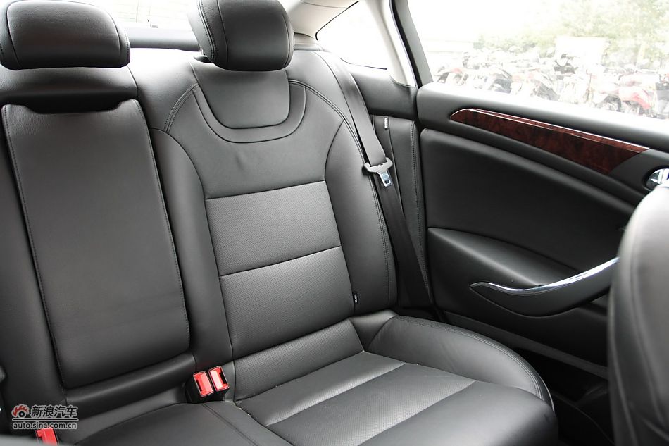 2010款东风雪铁龙C5 2.3L尊贵型