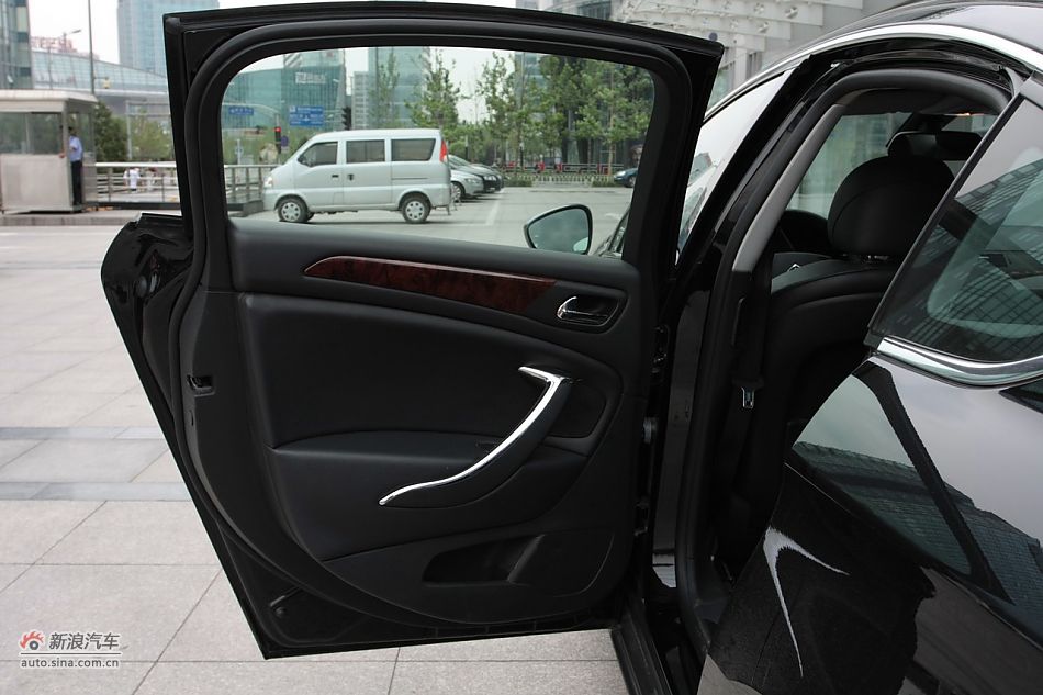 2010款东风雪铁龙C5 2.3L尊贵型