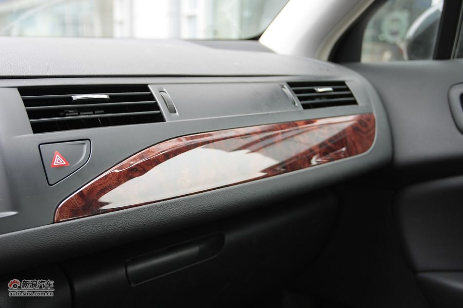 2010款东风雪铁龙C5 2.3L尊贵型