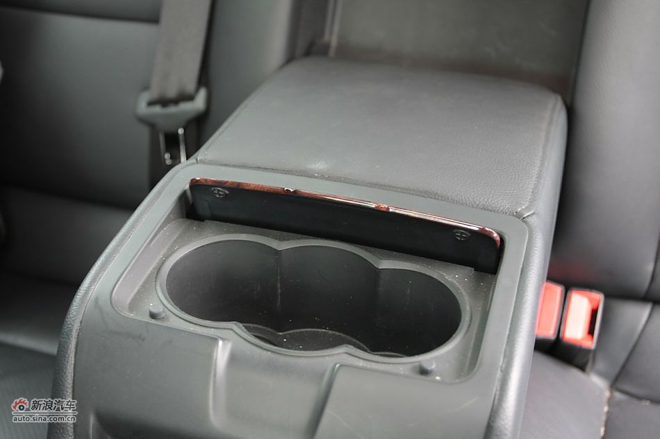 2010款东风雪铁龙C5 2.3L尊贵型