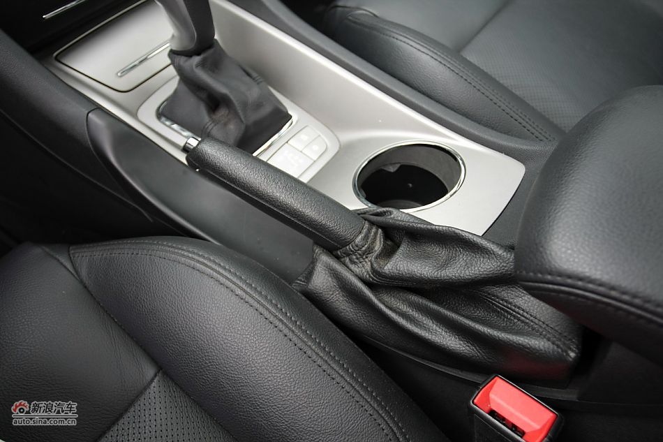 2010款东风雪铁龙C5 2.3L尊贵型