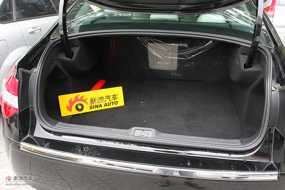 发动机、底盘及后备箱