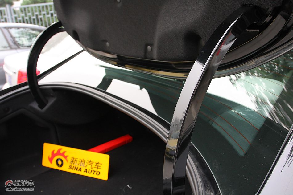 发动机、底盘及后备箱