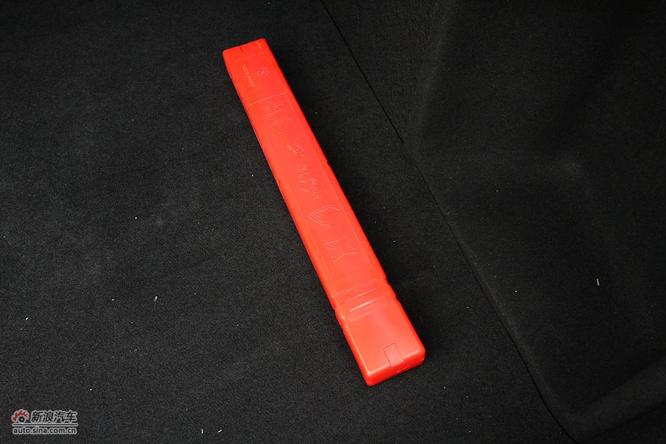 发动机、底盘及后备箱