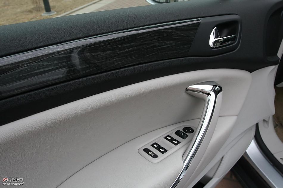 东风雪铁龙C5 2.3L尊雅型