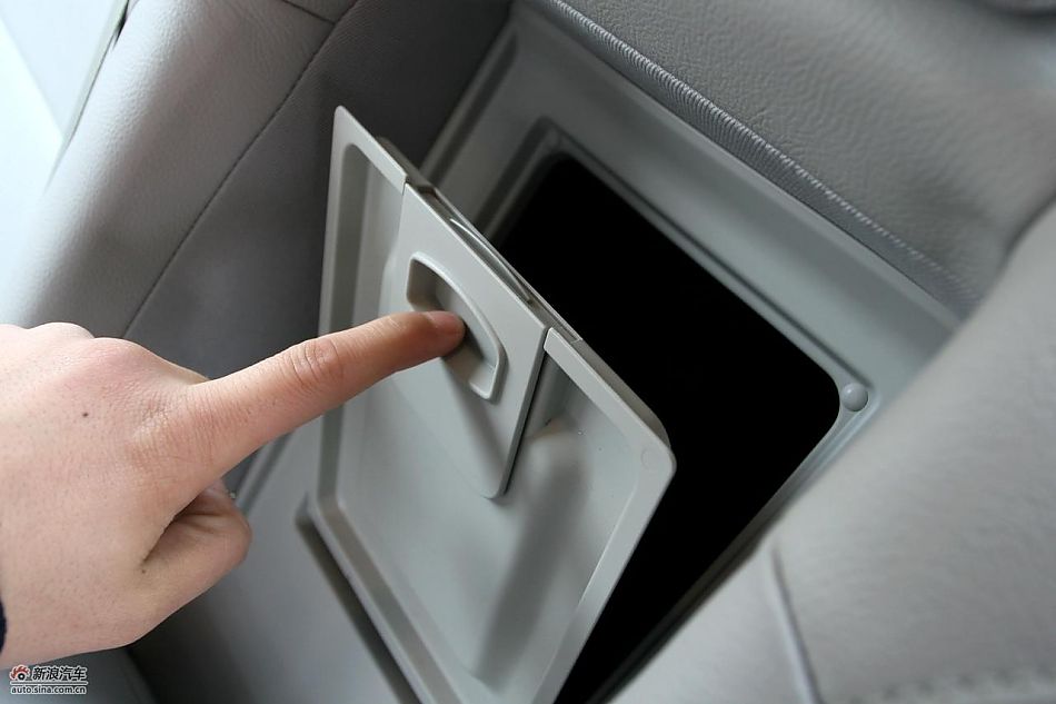 东风雪铁龙C5 2.3L尊雅型