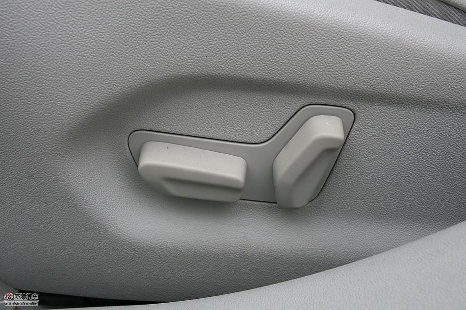 东风雪铁龙C5 2.3L尊雅型