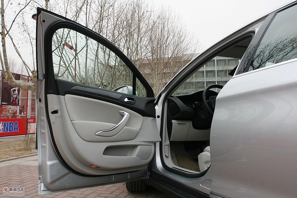 东风雪铁龙C5 2.3L尊雅型