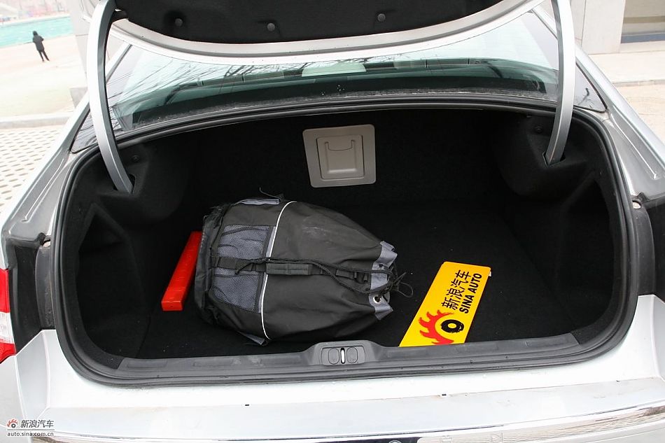 东风雪铁龙C5 2.3L尊雅型