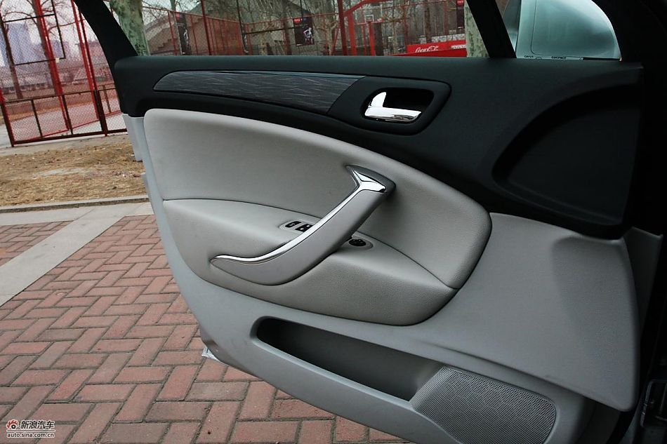 东风雪铁龙C5 2.3L尊雅型