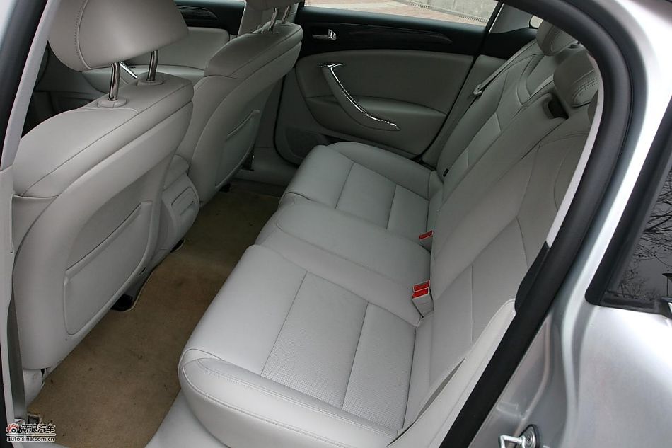 东风雪铁龙C5 2.3L尊雅型