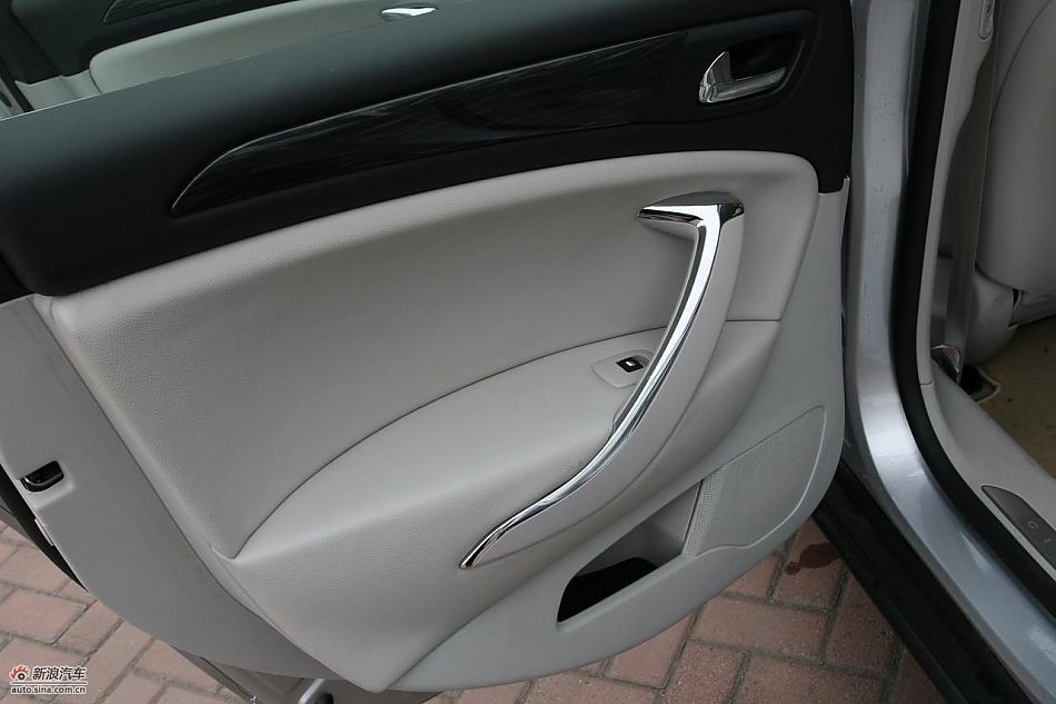 东风雪铁龙C5 2.3L尊雅型